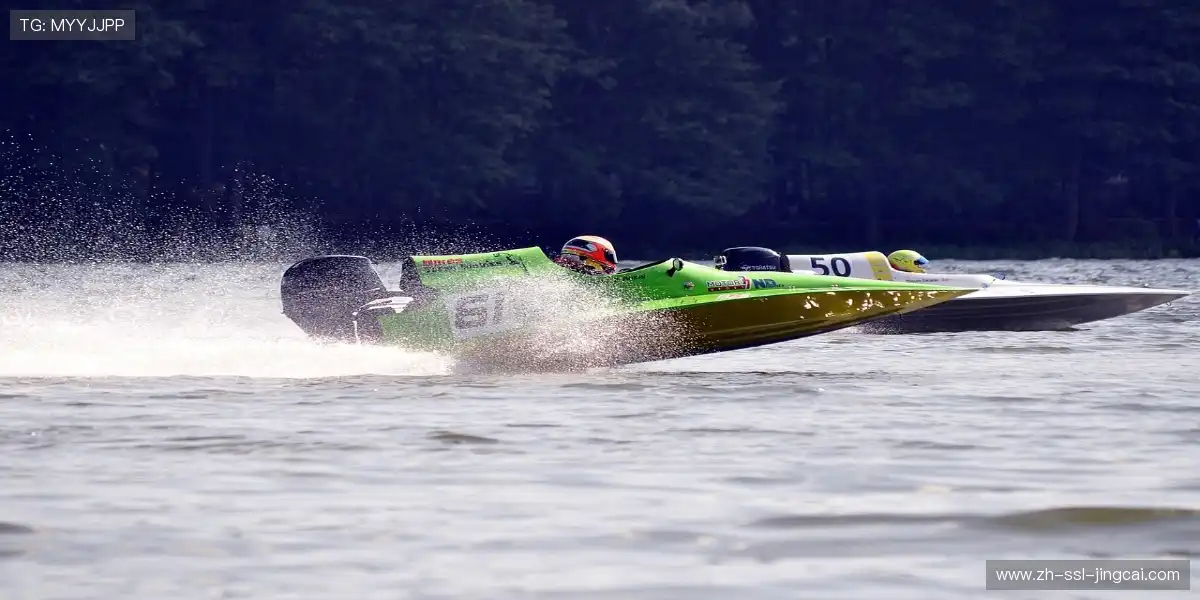 🔥球迷高唱队歌，夜空被热情点亮！🏟️